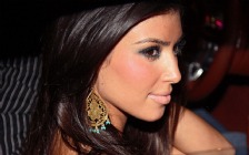 Kim Kardashian in a Car, Face