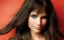 Jordana Brewster, Face