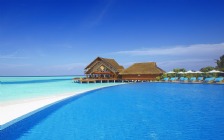 Beach and Sea, Hut