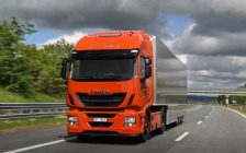 Iveco Stralis Hi-Way on the Road, Orange