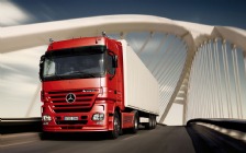 Mercedes-Benz Actros on the Road, Red