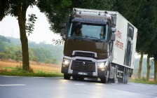 Renault Trucks T on the Road